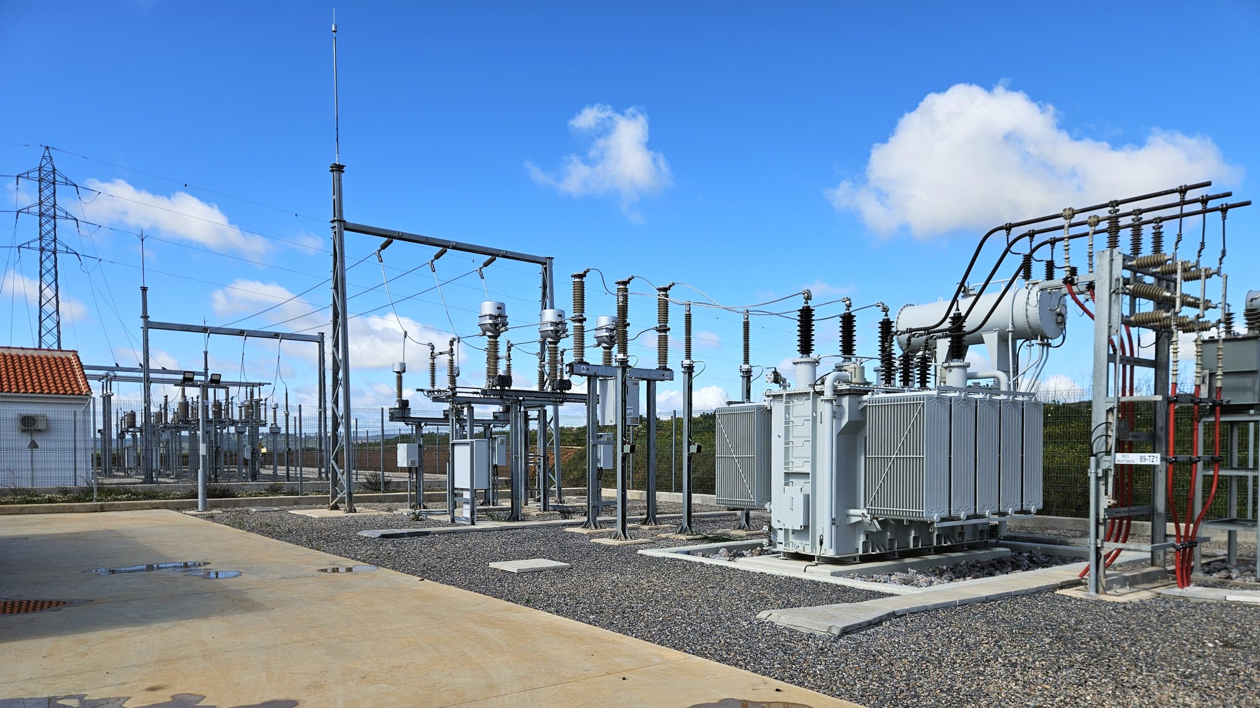 Infraestructura eléctrica y subestación gestionada por Solarig